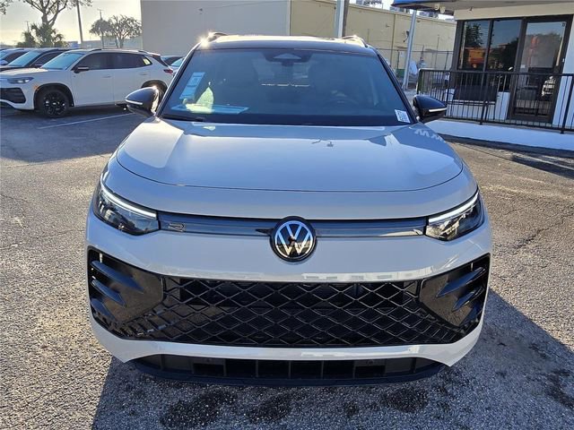 New 2026 Volkswagen Tiguan SE R-Line image 2