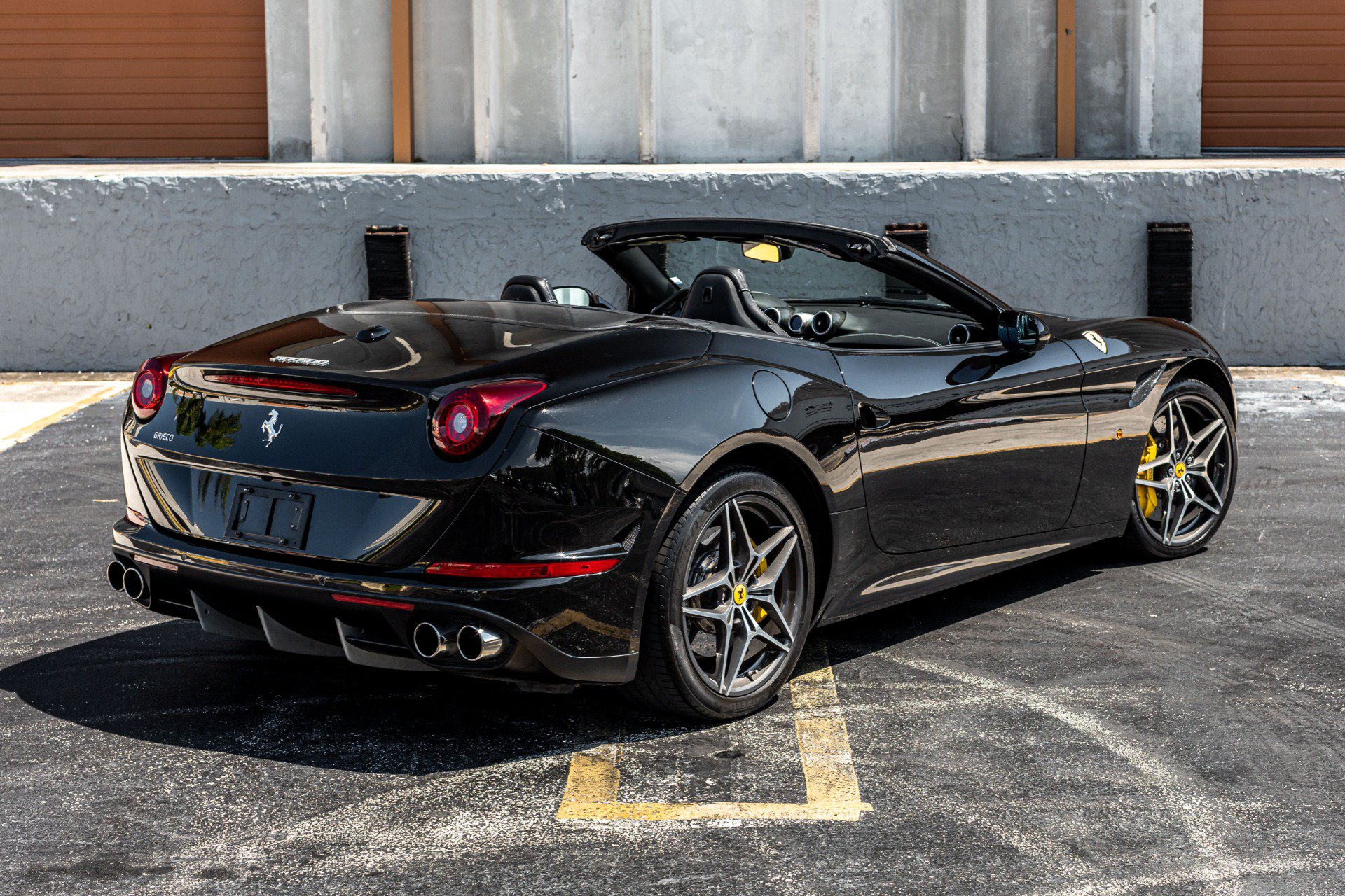 Used 2017 Ferrari California T RWD image 5