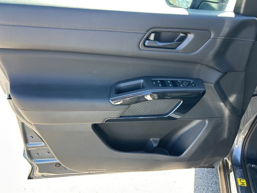 New 2026 Nissan Pathfinder SV image 18