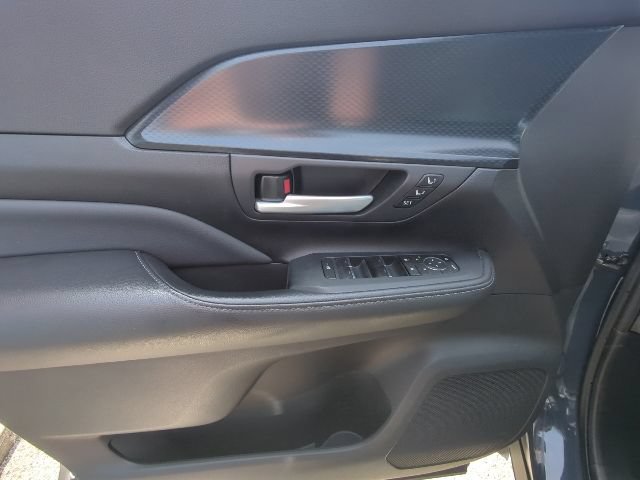Used 2024 Toyota Grand Highlander AWD Hybrid image 12