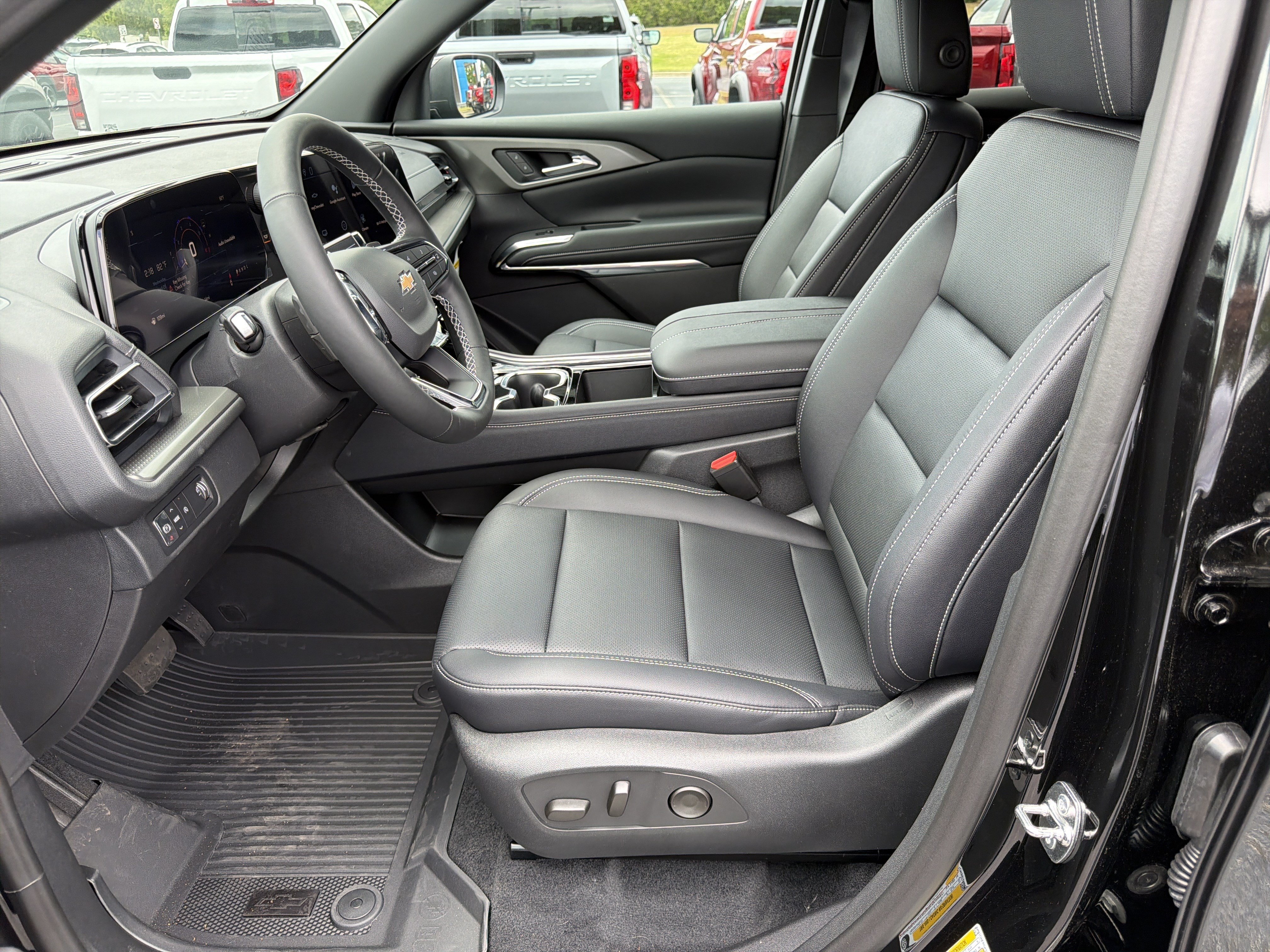 New 2026 Chevrolet Traverse LT w/ LPO, Floor Liner Package FWD image 9