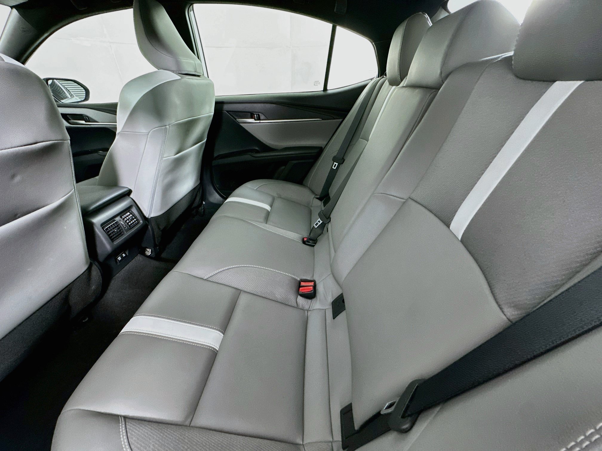 Used 2025 Toyota Camry SE FWD image 26