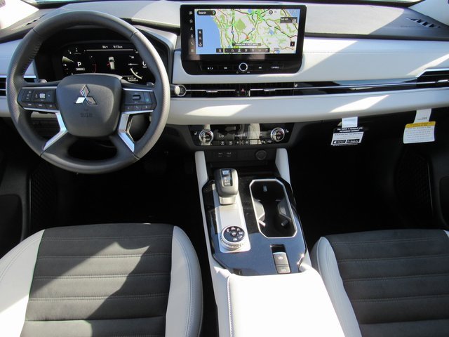 New 2025 Mitsubishi Outlander SE image 10