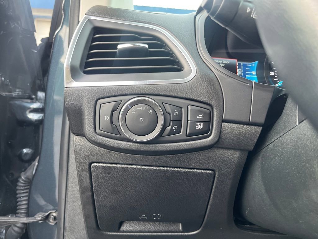 Used 2024 Ford Edge Titanium image 18