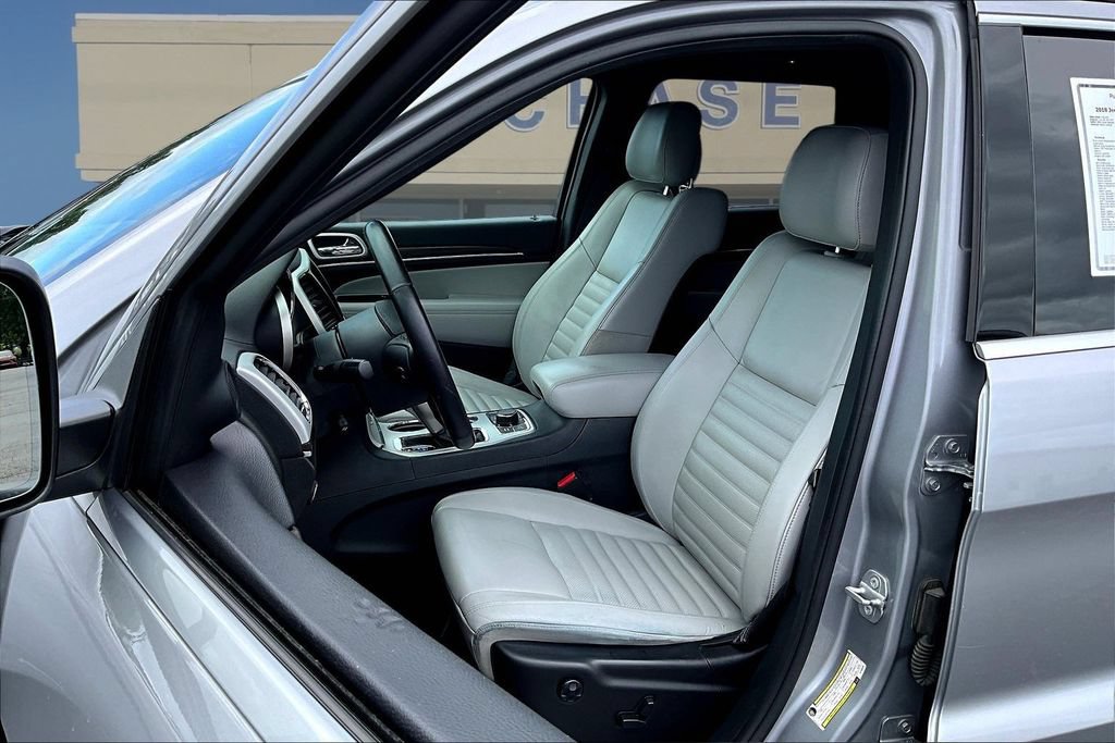 Used 2018 Jeep Grand Cherokee Limited AWD/4WD image 23