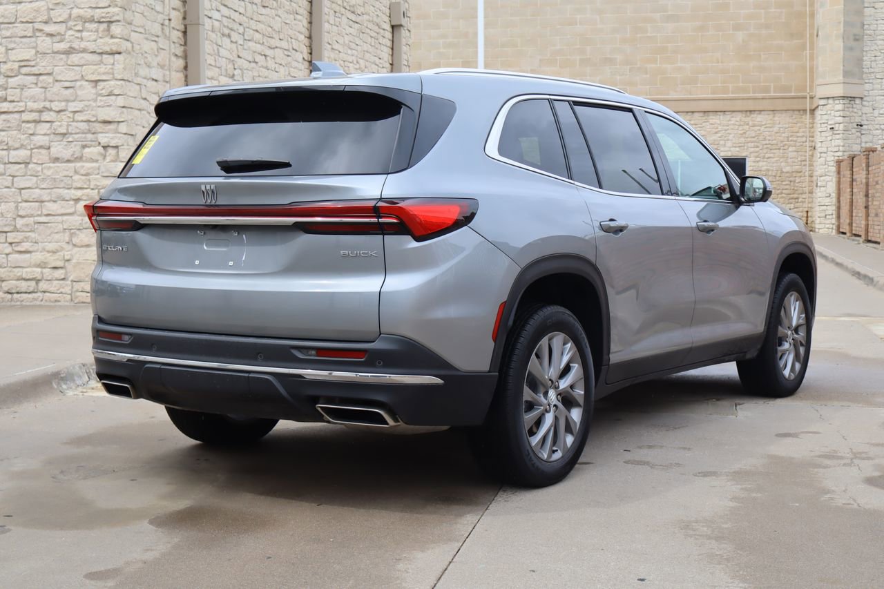 Used 2025 Buick Enclave Preferred FWD image 3