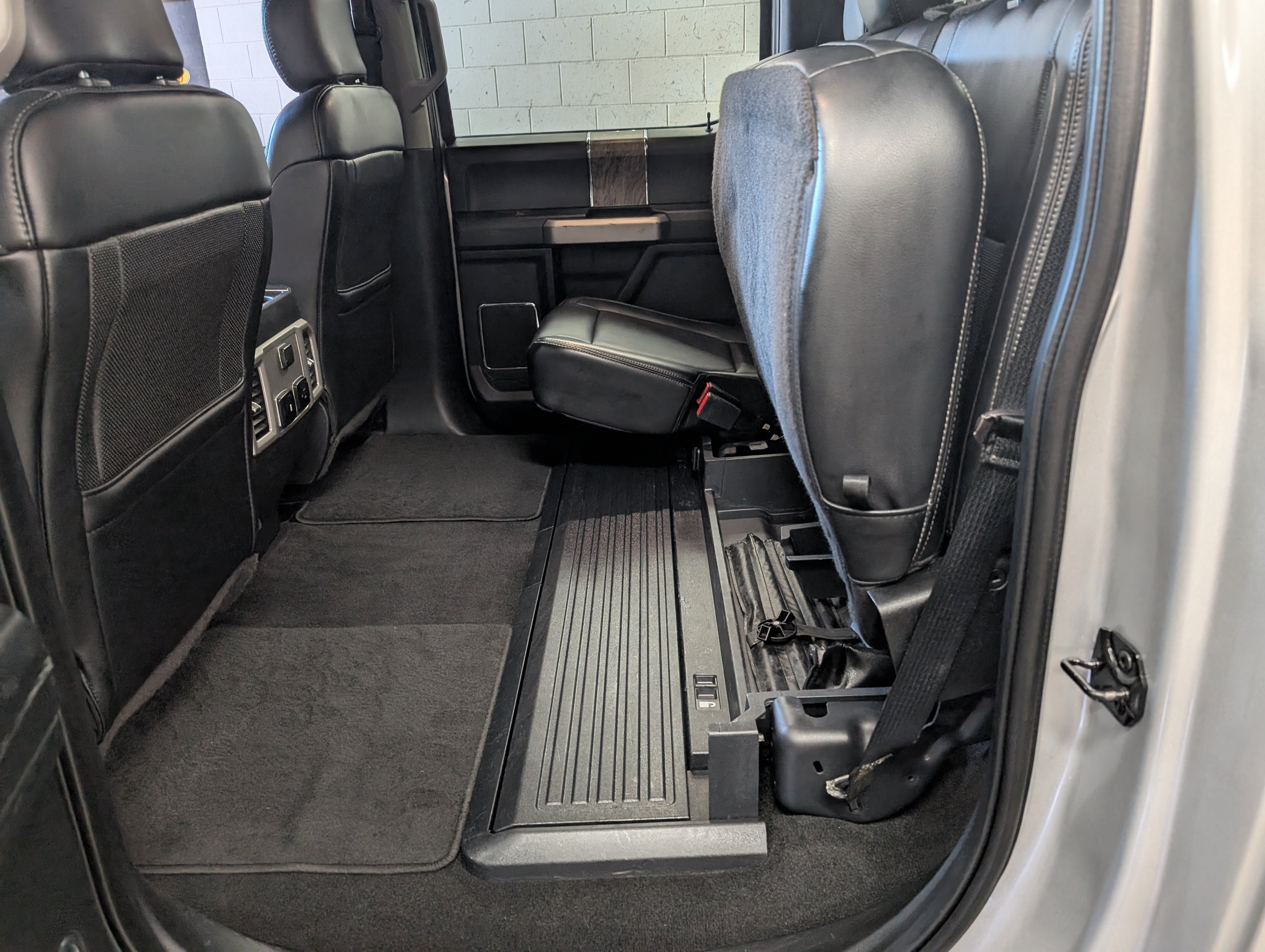 Used 2019 Ford F350 Lariat AWD/4WD image 8