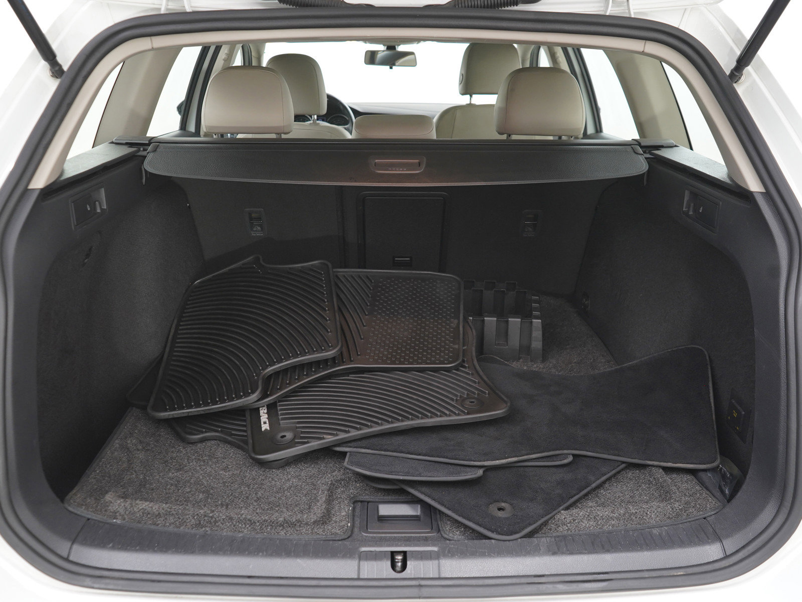 Used 2017 Volkswagen Golf Alltrack SE image 9