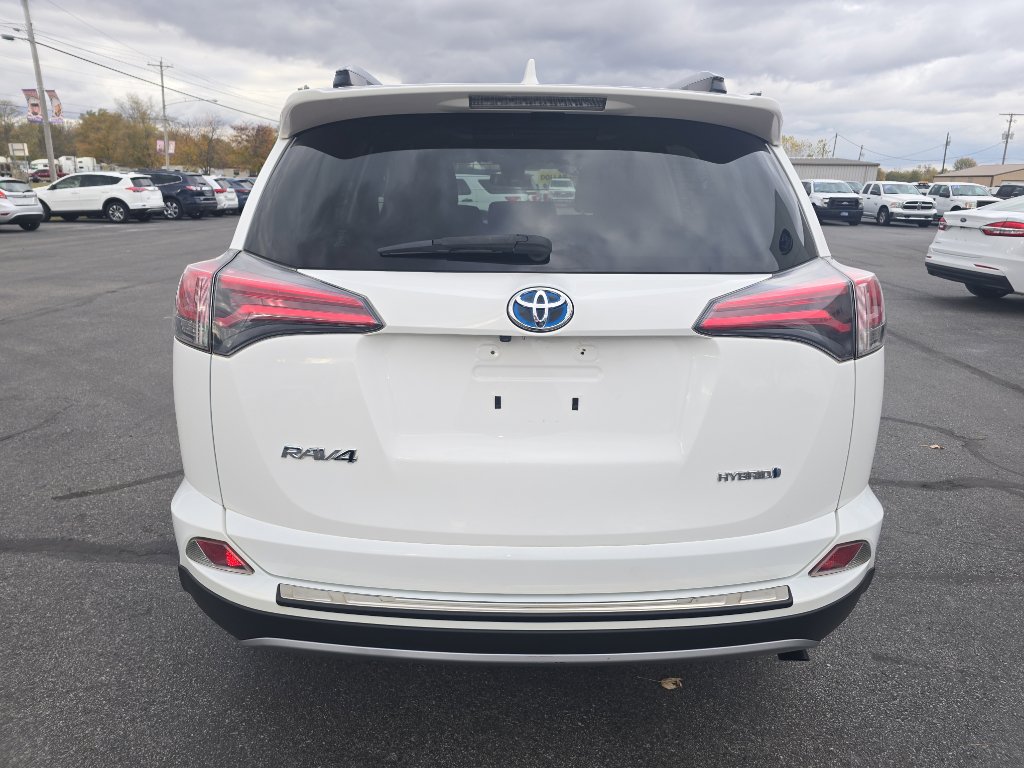 Used 2018 Toyota RAV4 LE image 7