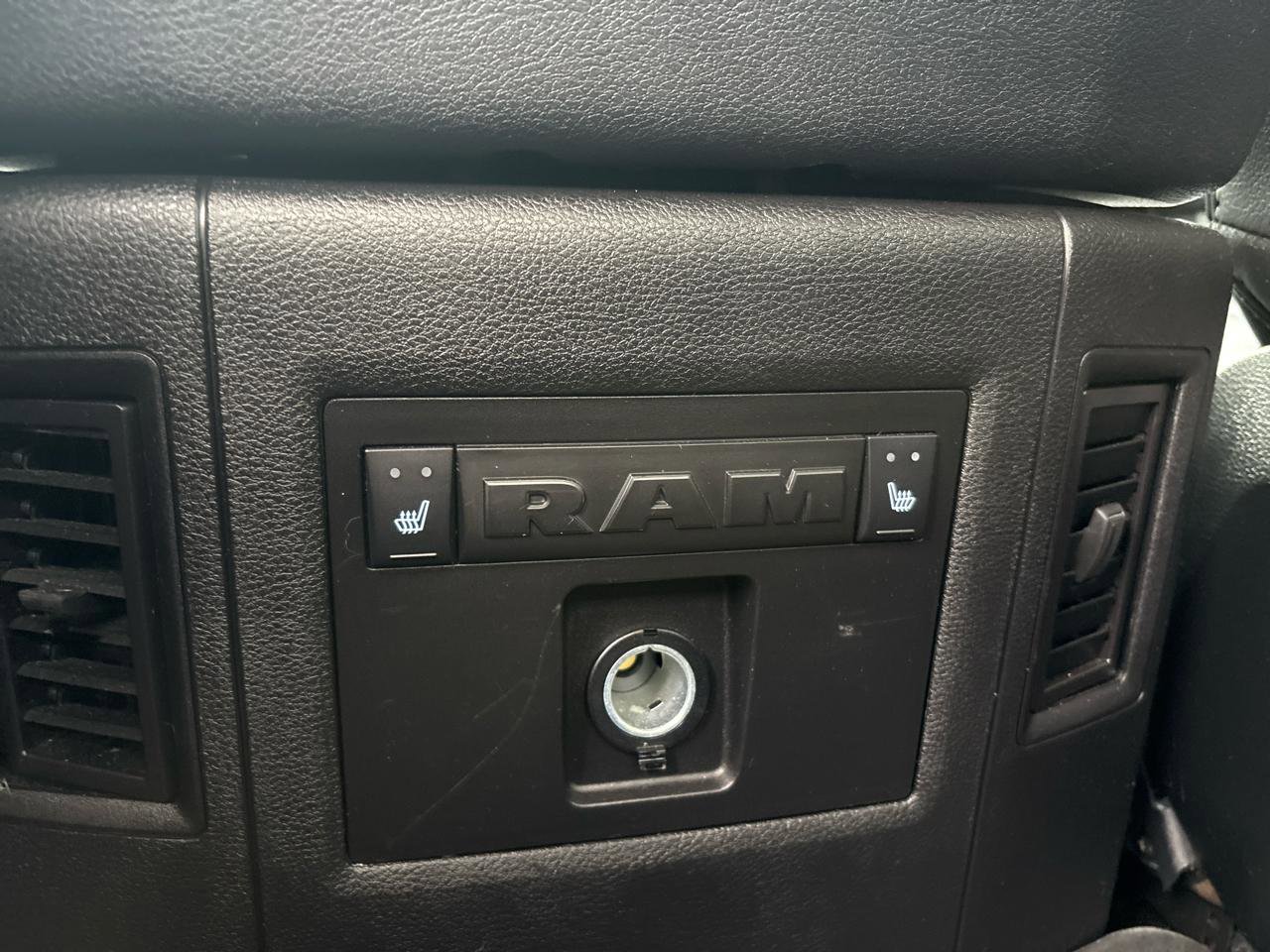 Used 2018 RAM 2500 Laramie w/ Sport Appearance Group AWD/4WD image 29