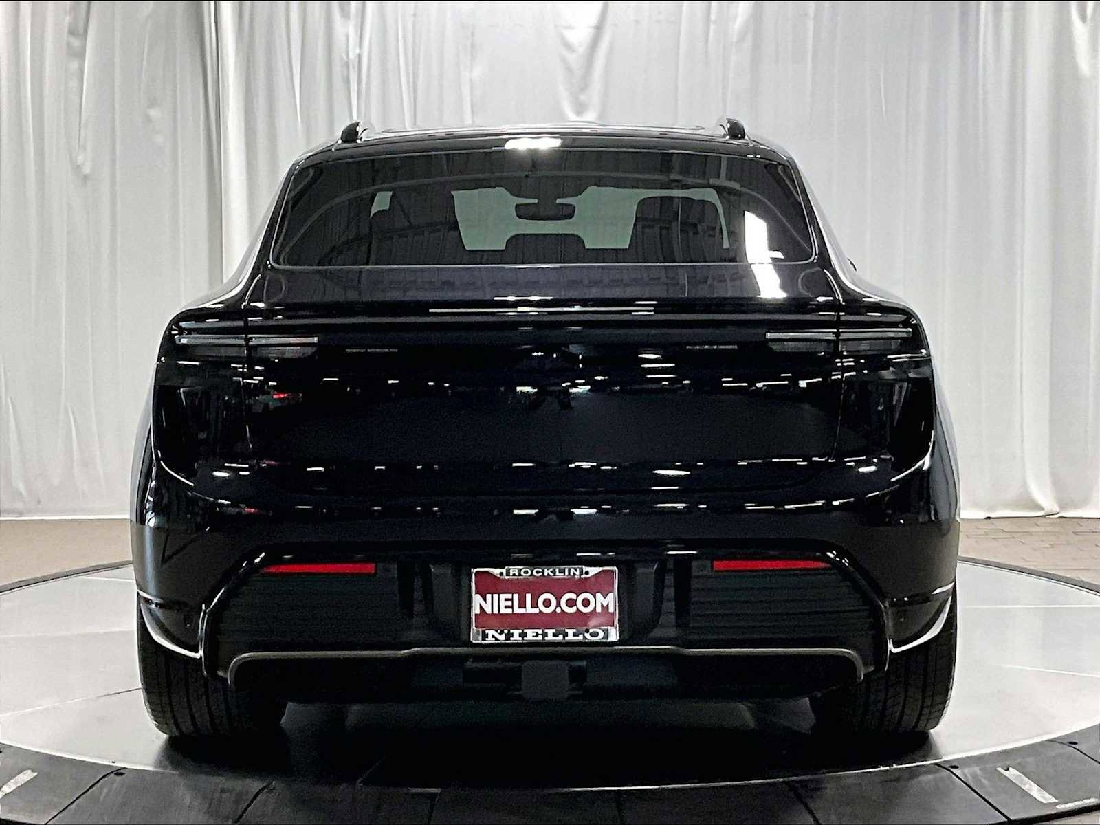 New 2026 Porsche Macan Turbo Electric image 6