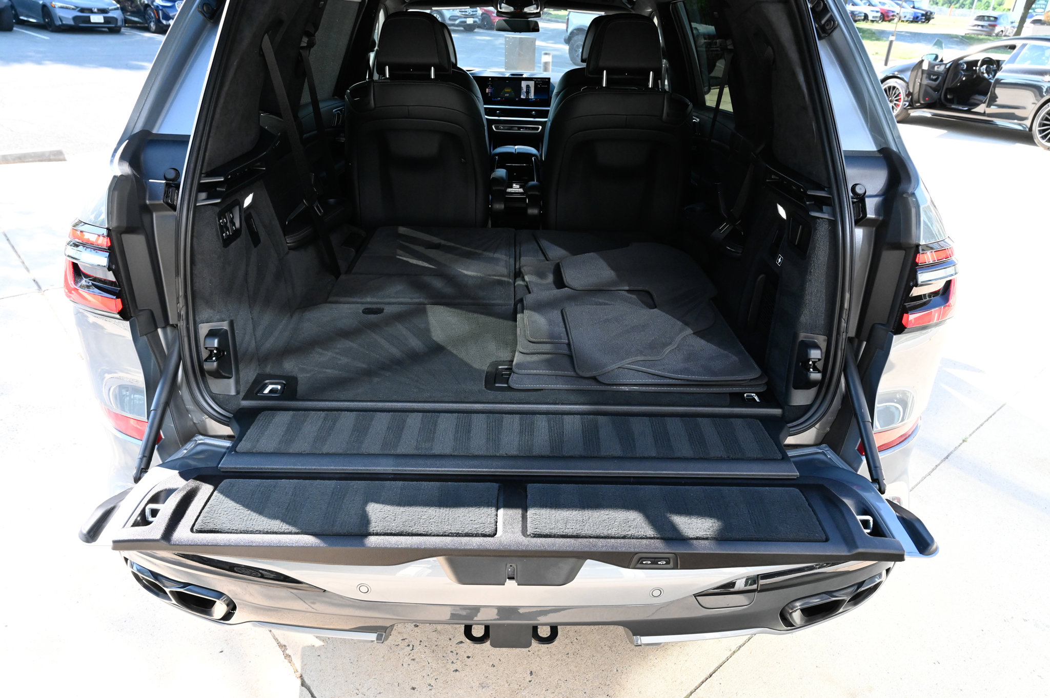 Used 2023 BMW X7 M60i w/ Executive Package AWD/4WD image 46