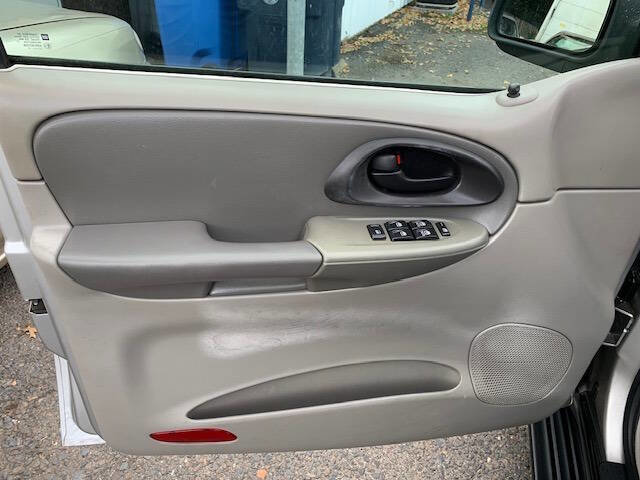 Used 2004 Chevrolet TrailBlazer LS w/ LS Preferred Equipment Group image 26