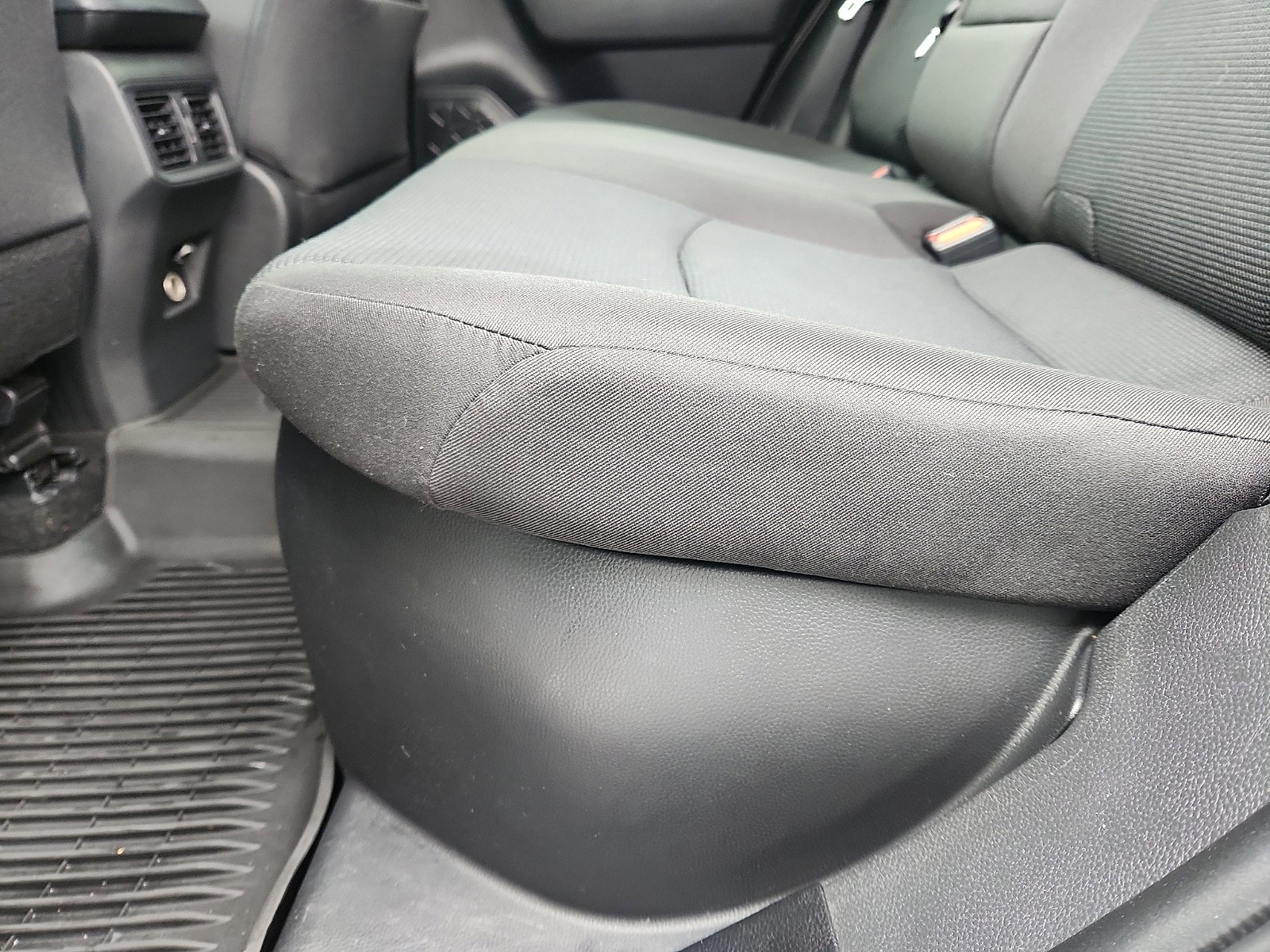 Used 2021 Toyota RAV4 LE AWD/4WD image 26
