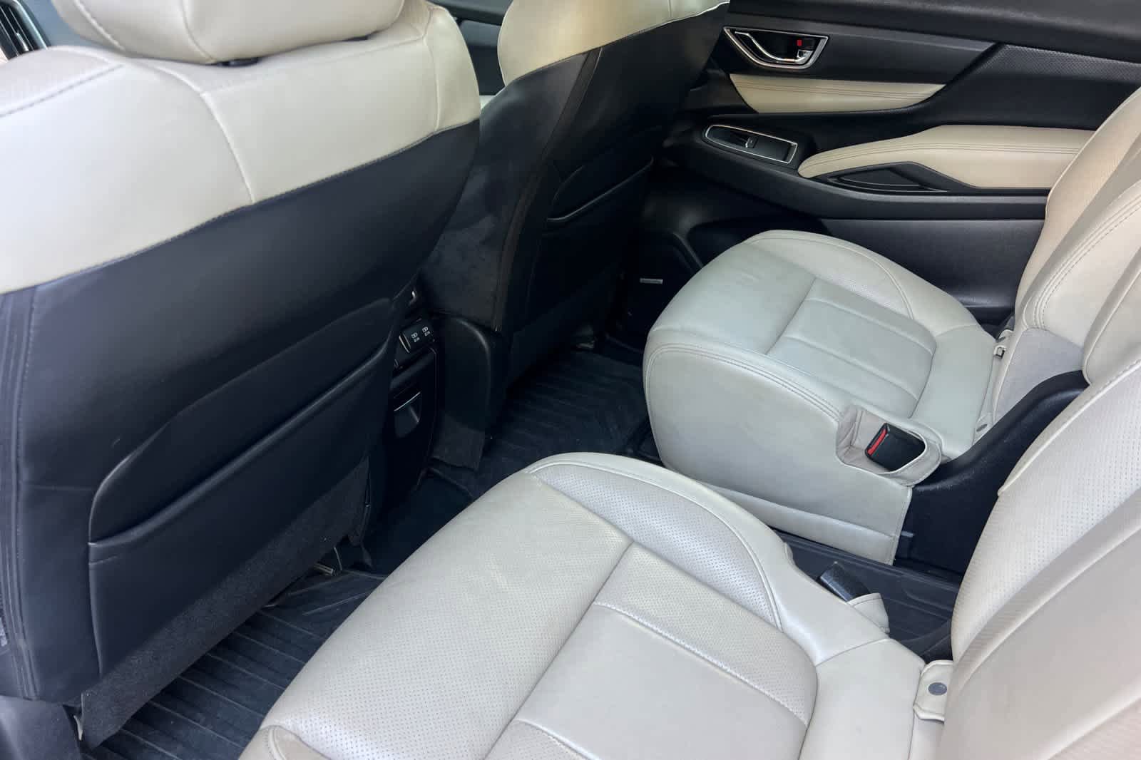 Used 2019 Subaru Ascent Limited w/ Popular Package #3 AWD/4WD image 4