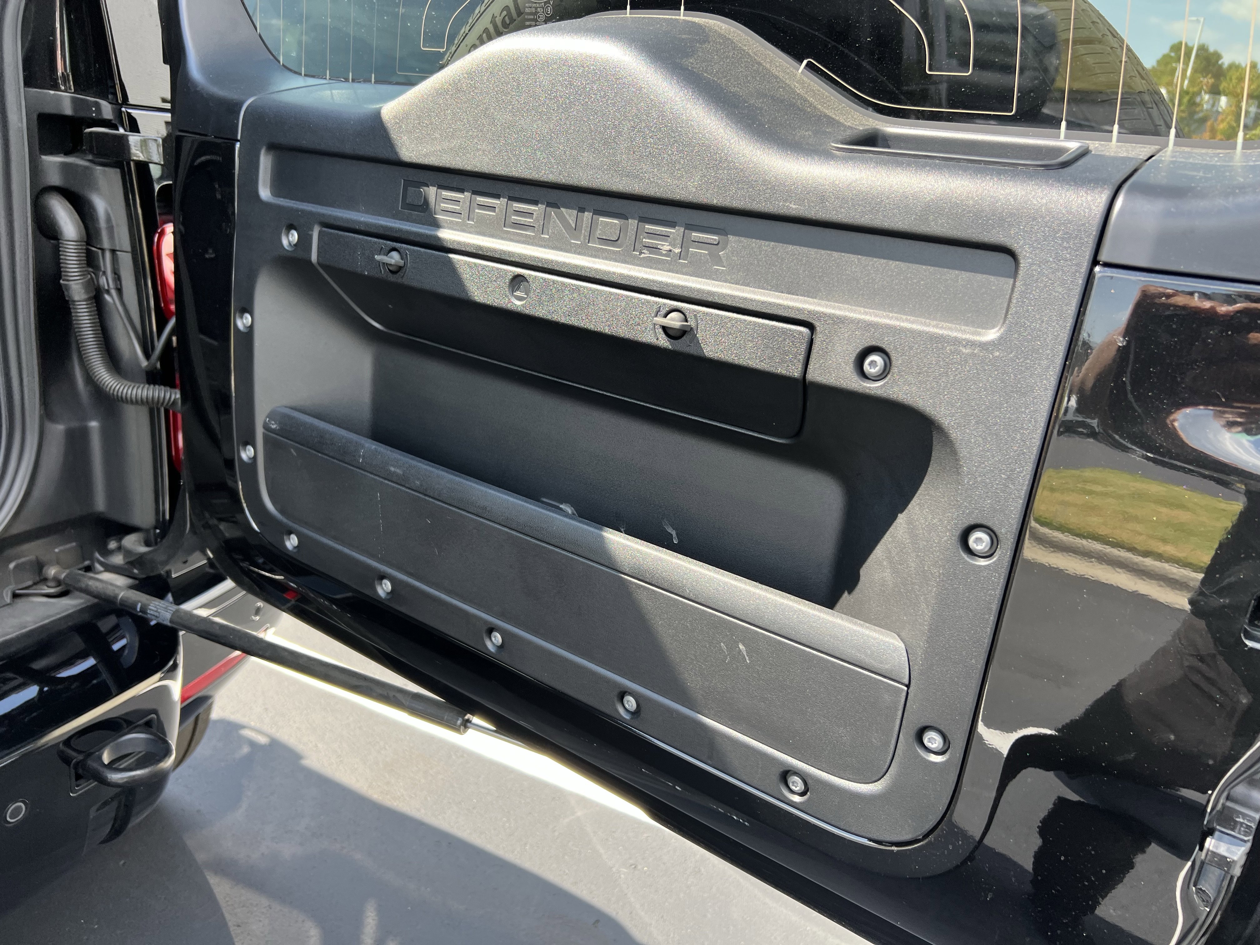 Used 2024 Land Rover Defender 90 X-Dynamic SE image 30