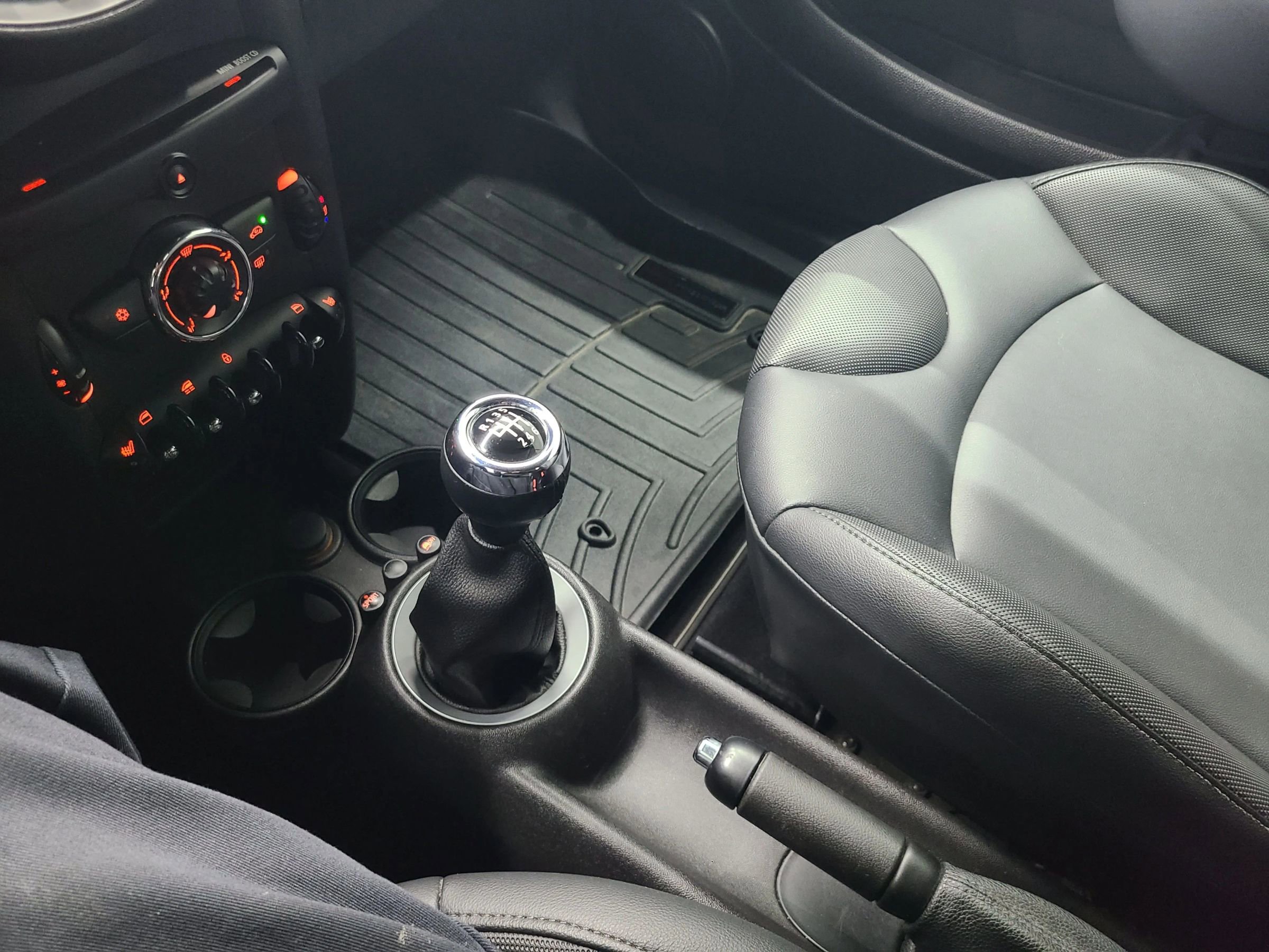 Used 2011 MINI Cooper Convertible image 25