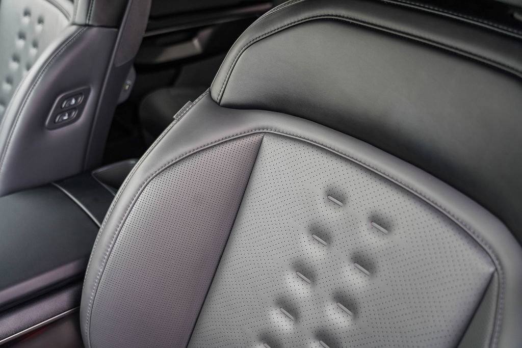 Used 2024 Kia EV9 Wind image 25