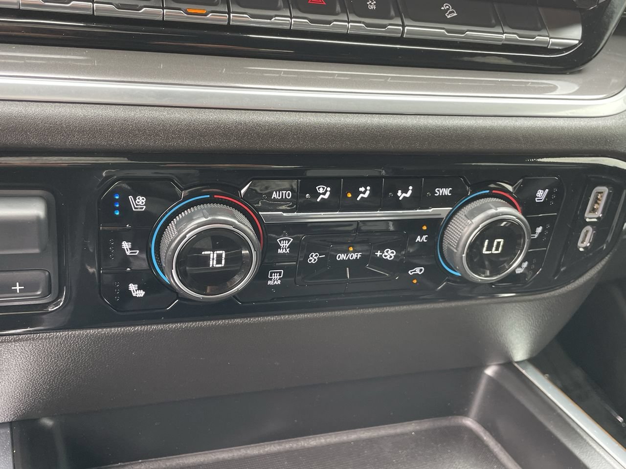 Used 2024 Chevrolet Silverado 2500 High Country w/ High Country Premium Package AWD/4WD image 23