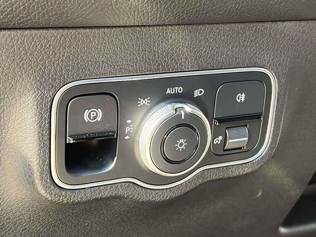 Used 2023 Mercedes-Benz GLB 250 image 28