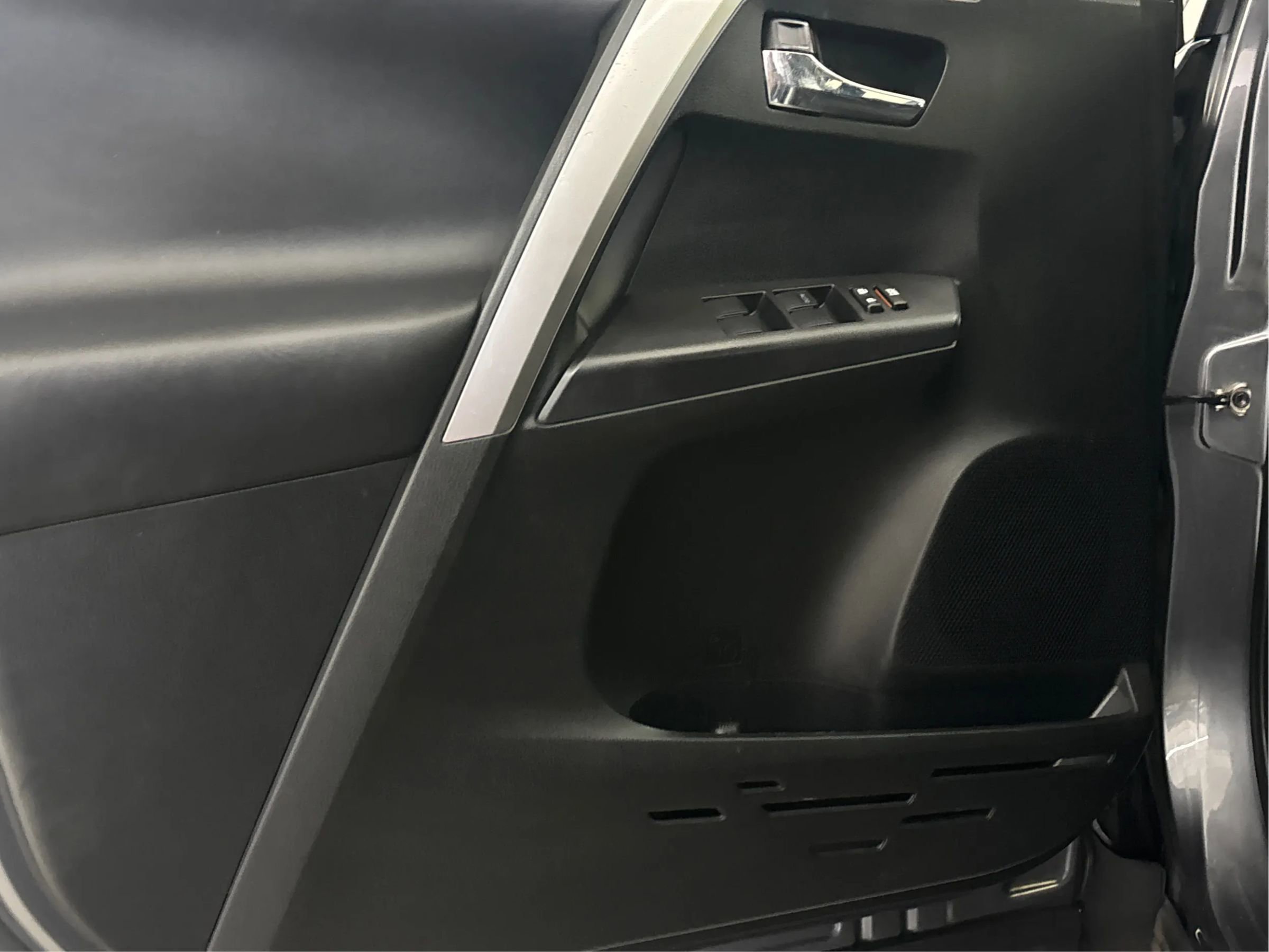 Used 2017 Toyota RAV4 XLE w/ Carpet Mat Package image 26