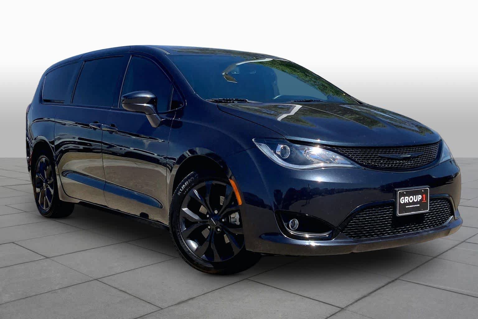 Used 2020 Chrysler Pacifica Touring w/ S Appearance Package FWD video 2