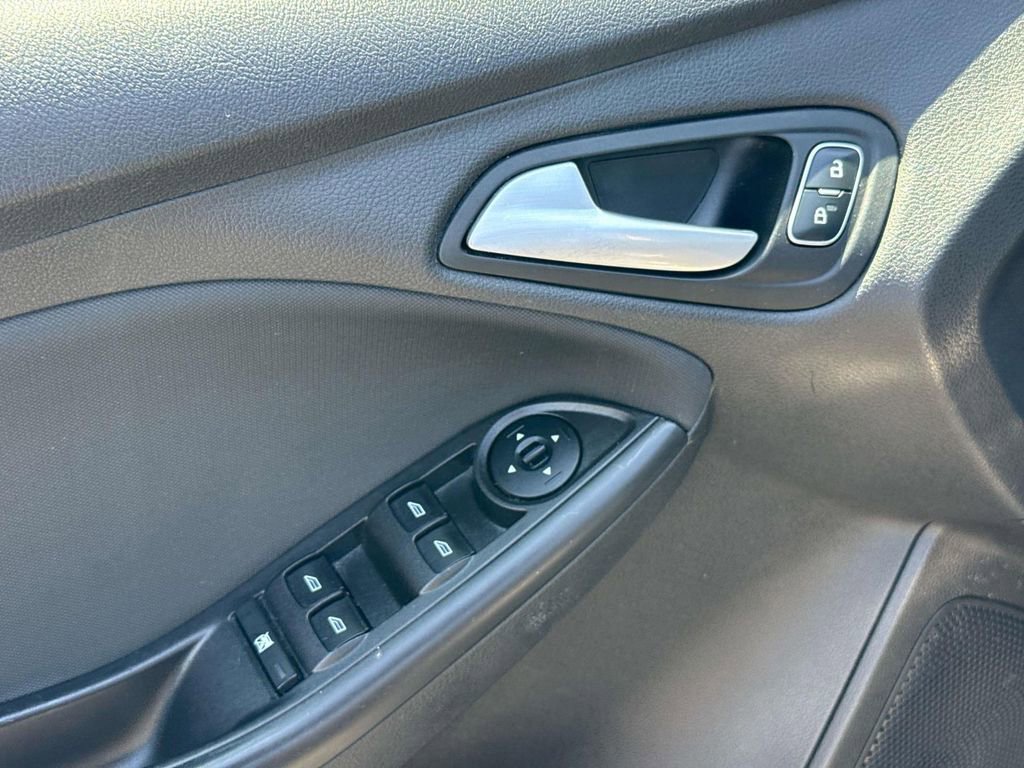 Used 2017 Ford Focus SEL image 21