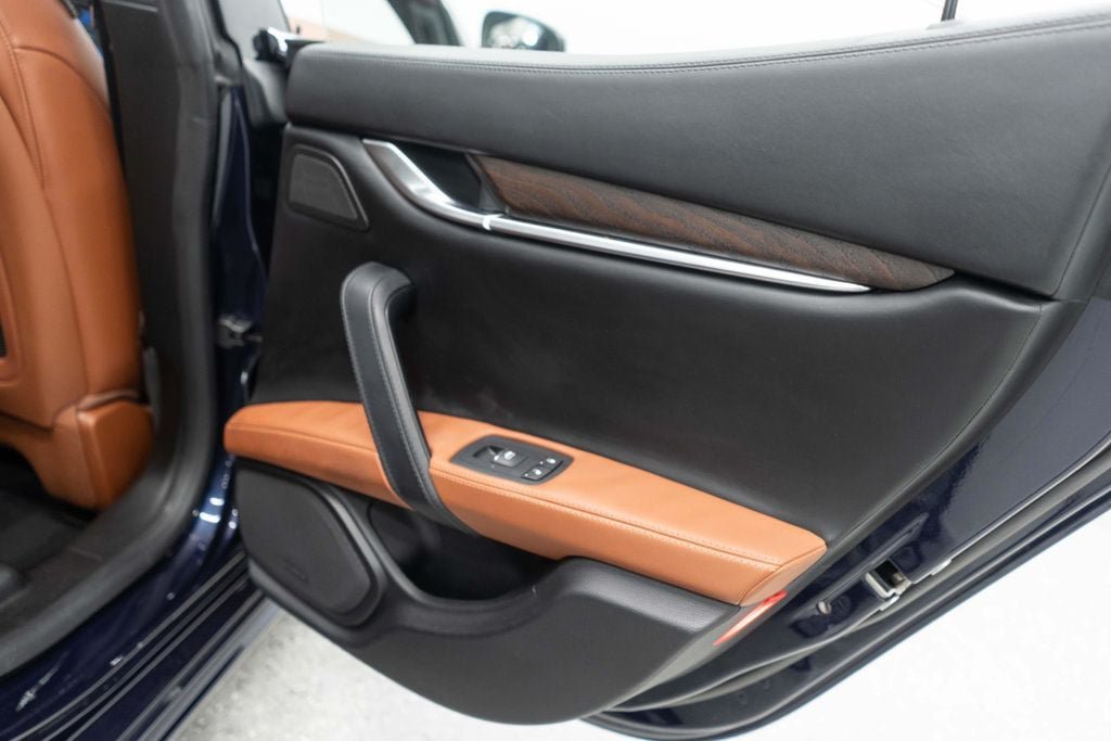 Used 2018 Maserati Ghibli S GranLusso RWD image 27