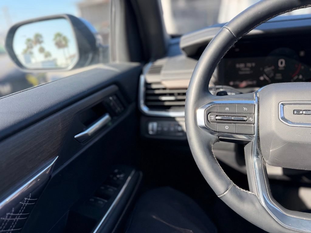Used 2025 GMC Acadia Denali AWD/4WD image 7