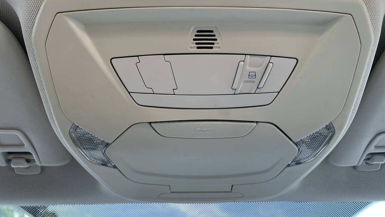 Used 2017 Ford Focus Titanium FWD image 23