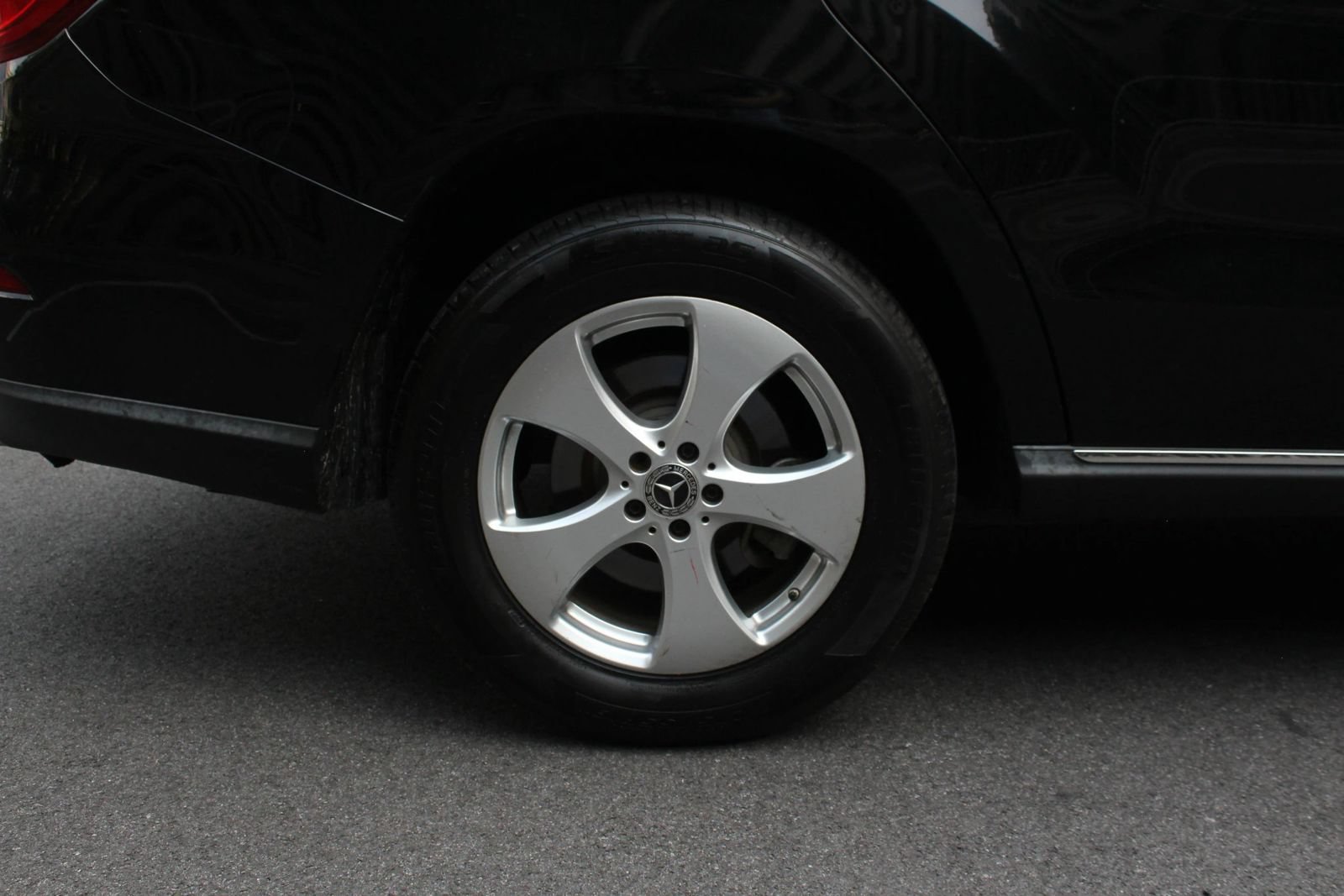 Used 2018 Mercedes-Benz GLS 450 4MATIC w/ Premium Package image 5