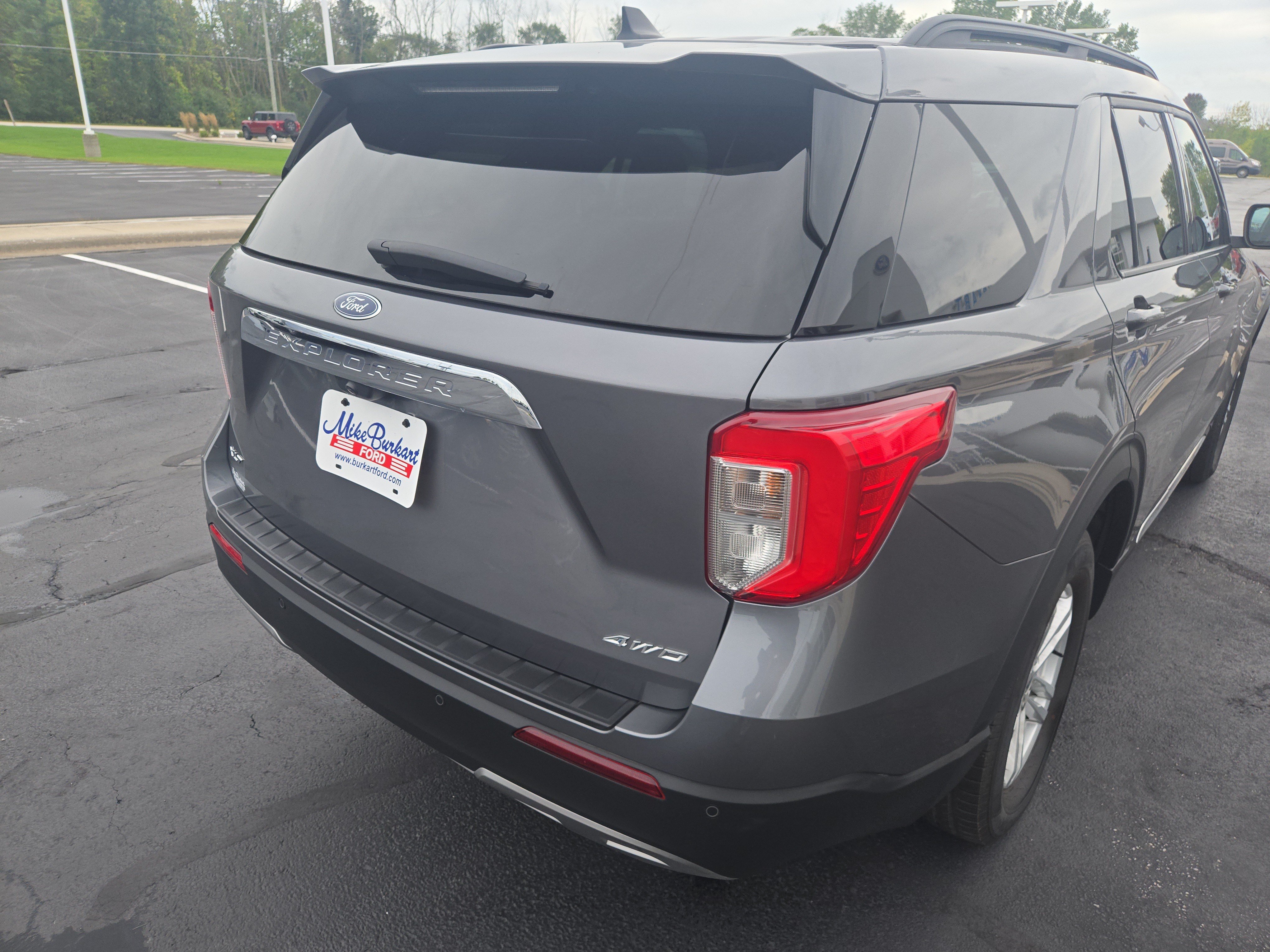 Used 2024 Ford Explorer XLT w/ Equipment Group 202A AWD/4WD image 8