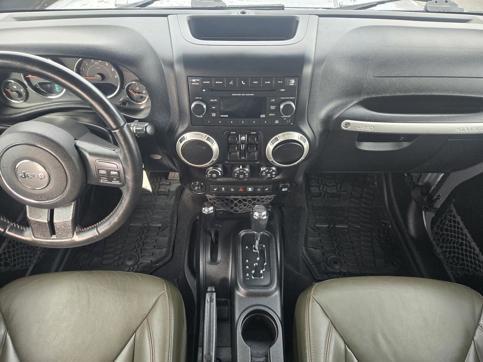 Used 2017 Jeep Wrangler Unlimited Sahara w/ Connectivity Group image 8