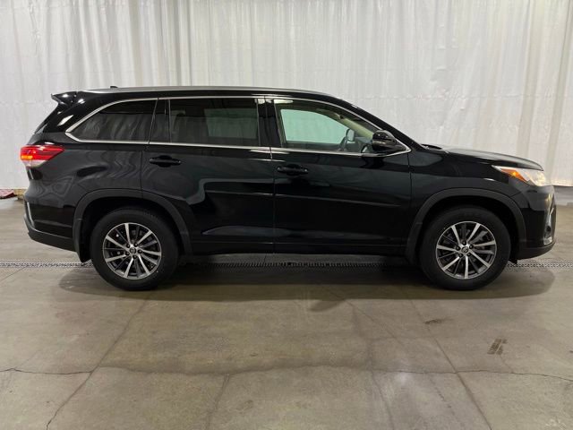 Certified 2017 Toyota Highlander XLE image 2