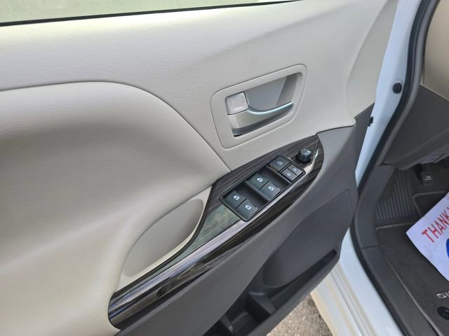 Used 2019 Toyota Sienna XLE Premium image 11