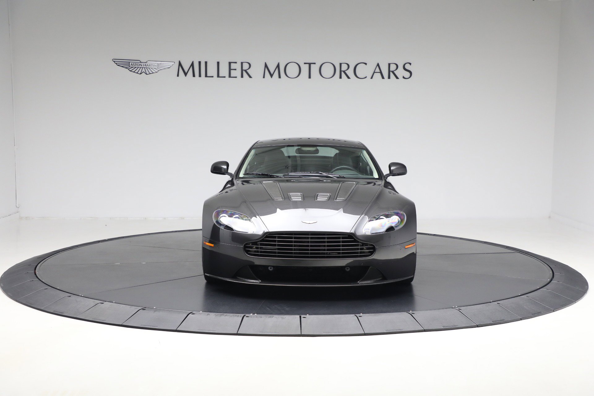Used 2011 Aston Martin V12 Vantage Coupe image 12