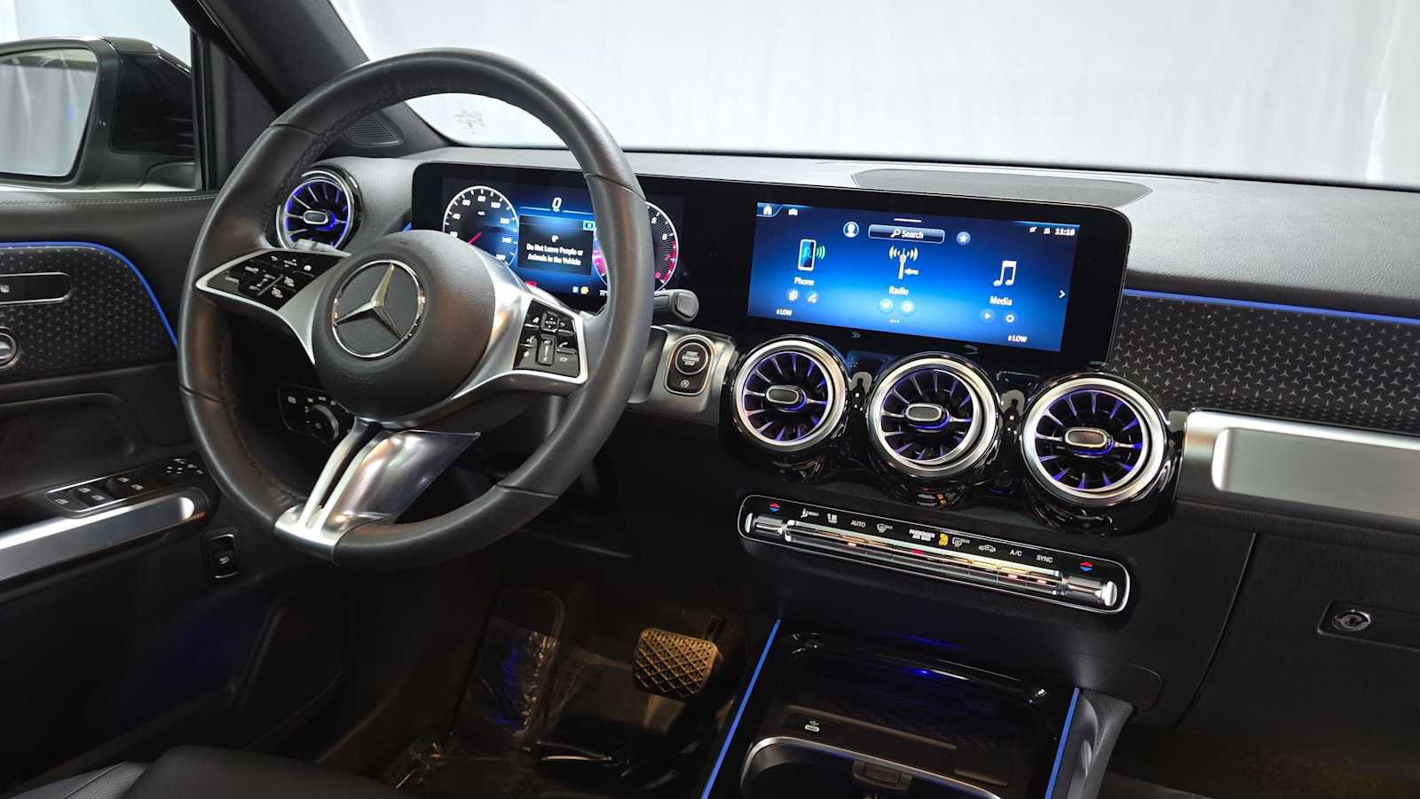 Used 2026 Mercedes-Benz GLB 250 4MATIC image 12