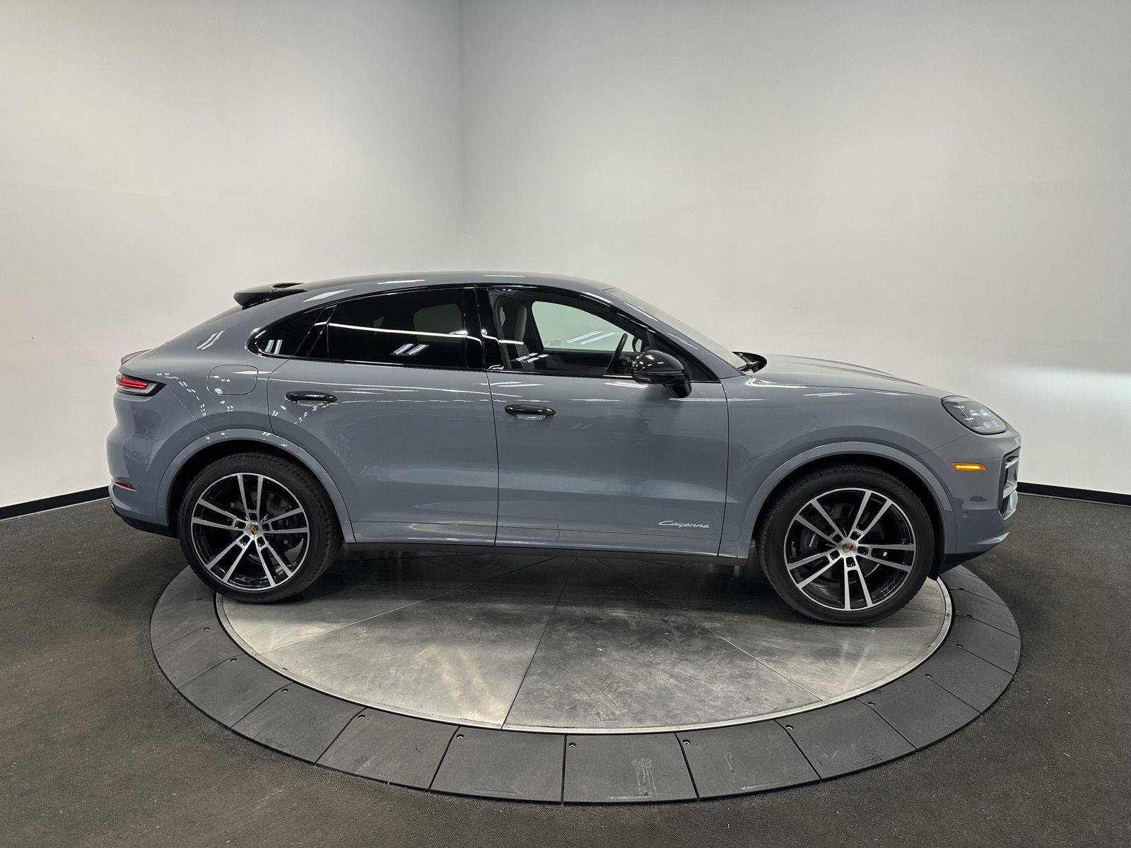 Certified 2025 Porsche Cayenne Coupe image 12