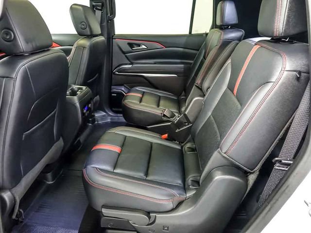 Certified 2024 Chevrolet Traverse RS w/ LPO, Floor Liner Package AWD/4WD image 15