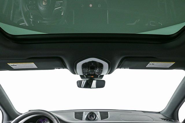 Certified 2026 Porsche Macan AWD/4WD image 18