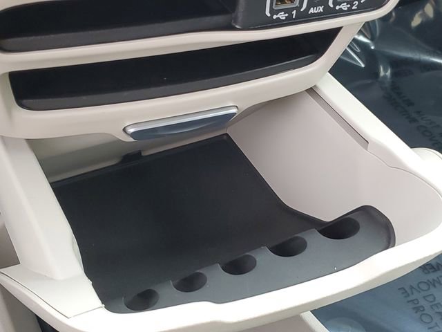 Used 2023 Chrysler Pacifica Touring-L FWD image 16