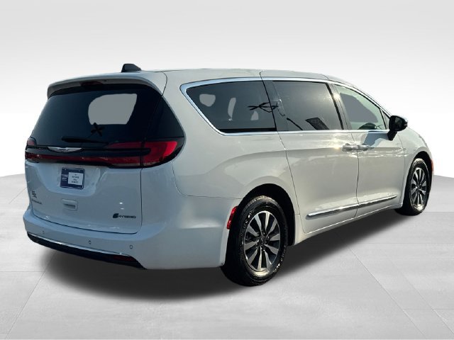 Used 2023 Chrysler Pacifica Limited FWD image 9
