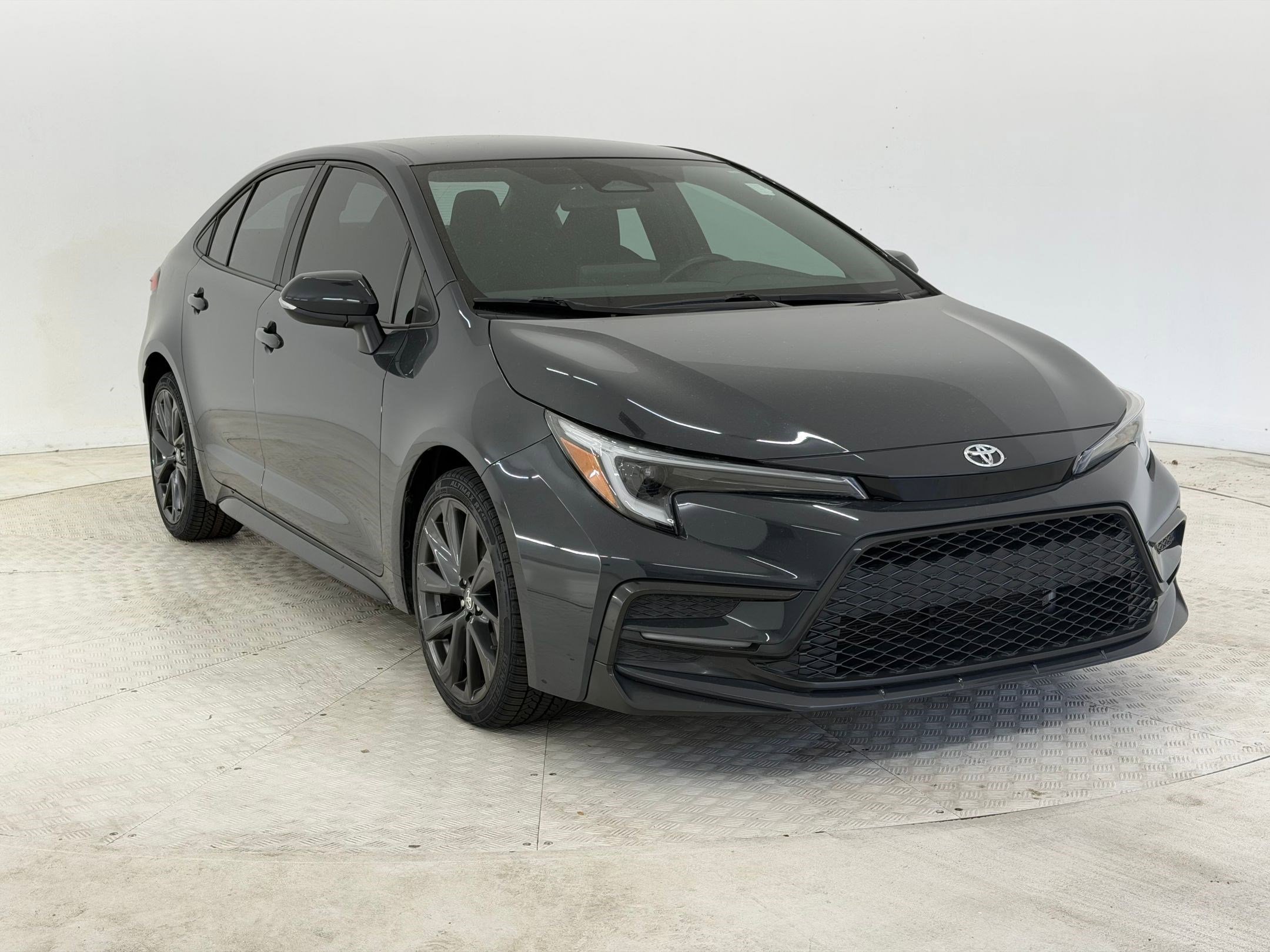 Used 2023 Toyota Corolla SE FWD image 6