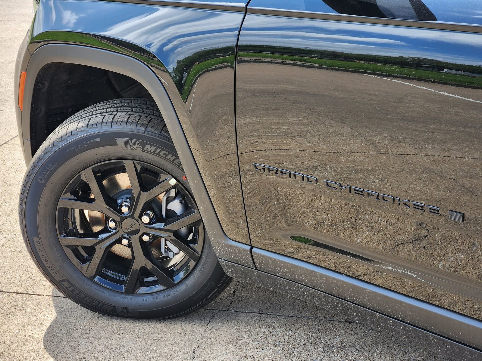 New 2026 Jeep Grand Cherokee Altitude AWD/4WD image 17