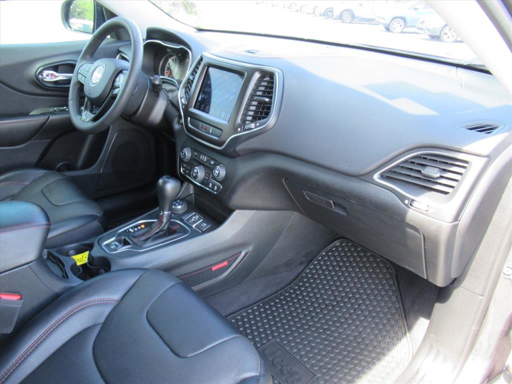 Used 2022 Jeep Cherokee Trailhawk w/ Premium Leather Package AWD/4WD image 11