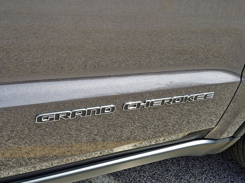 Certified 2021 Jeep Grand Cherokee Laredo image 23