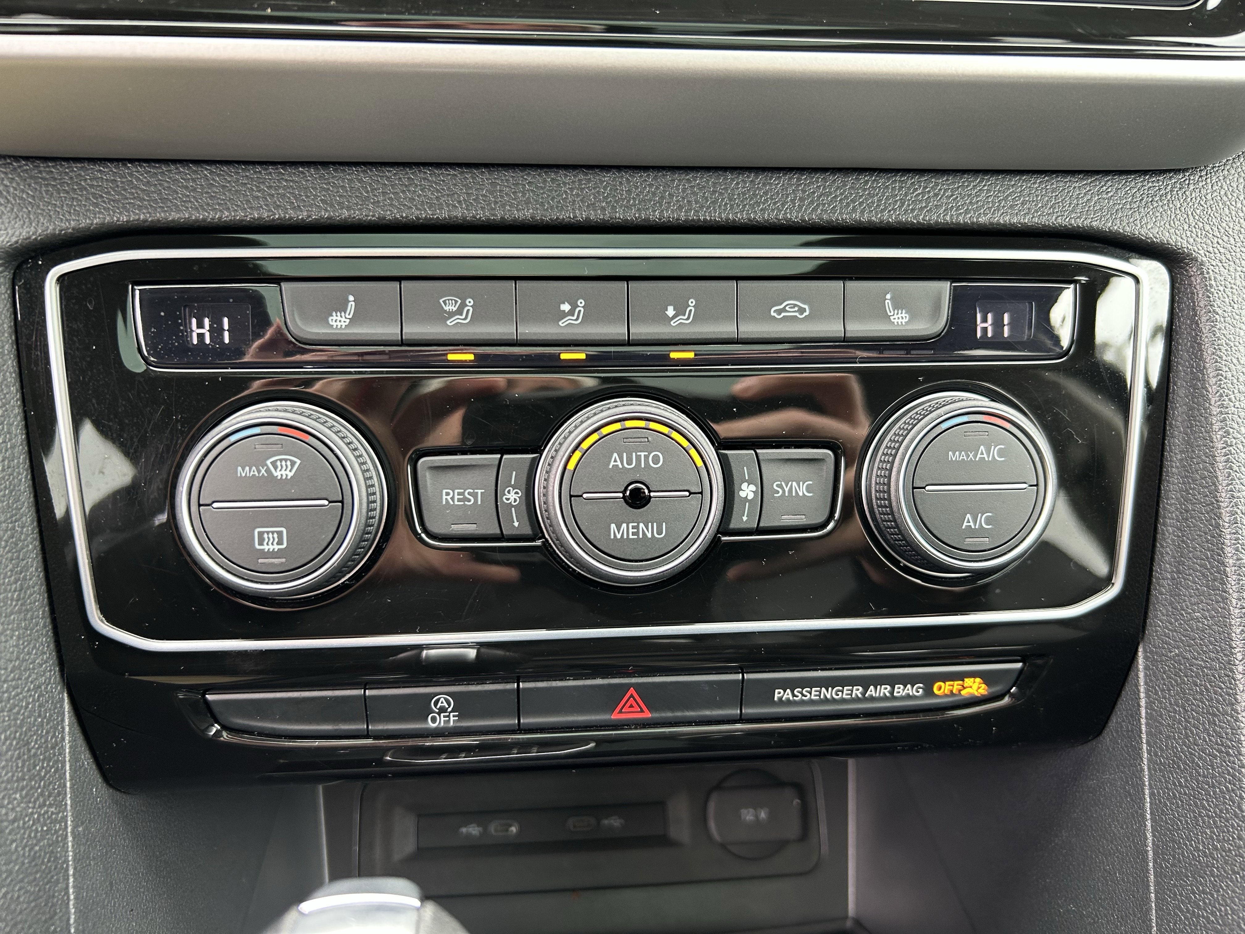 Certified 2023 Volkswagen Atlas SE w/ Panoramic Sunroof Package image 14