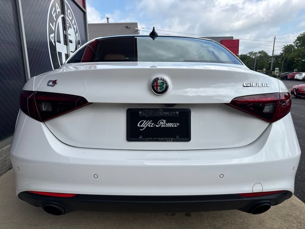 Used 2022 Alfa Romeo Giulia Ti AWD/4WD image 10