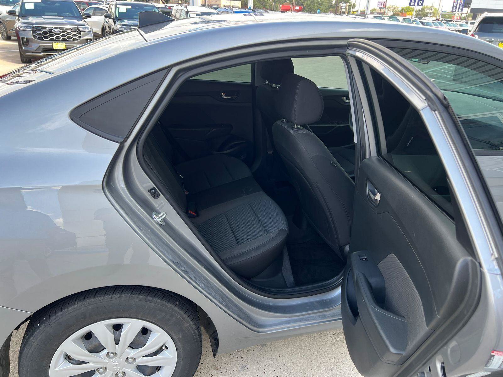 Used 2022 Hyundai Accent SE FWD image 14