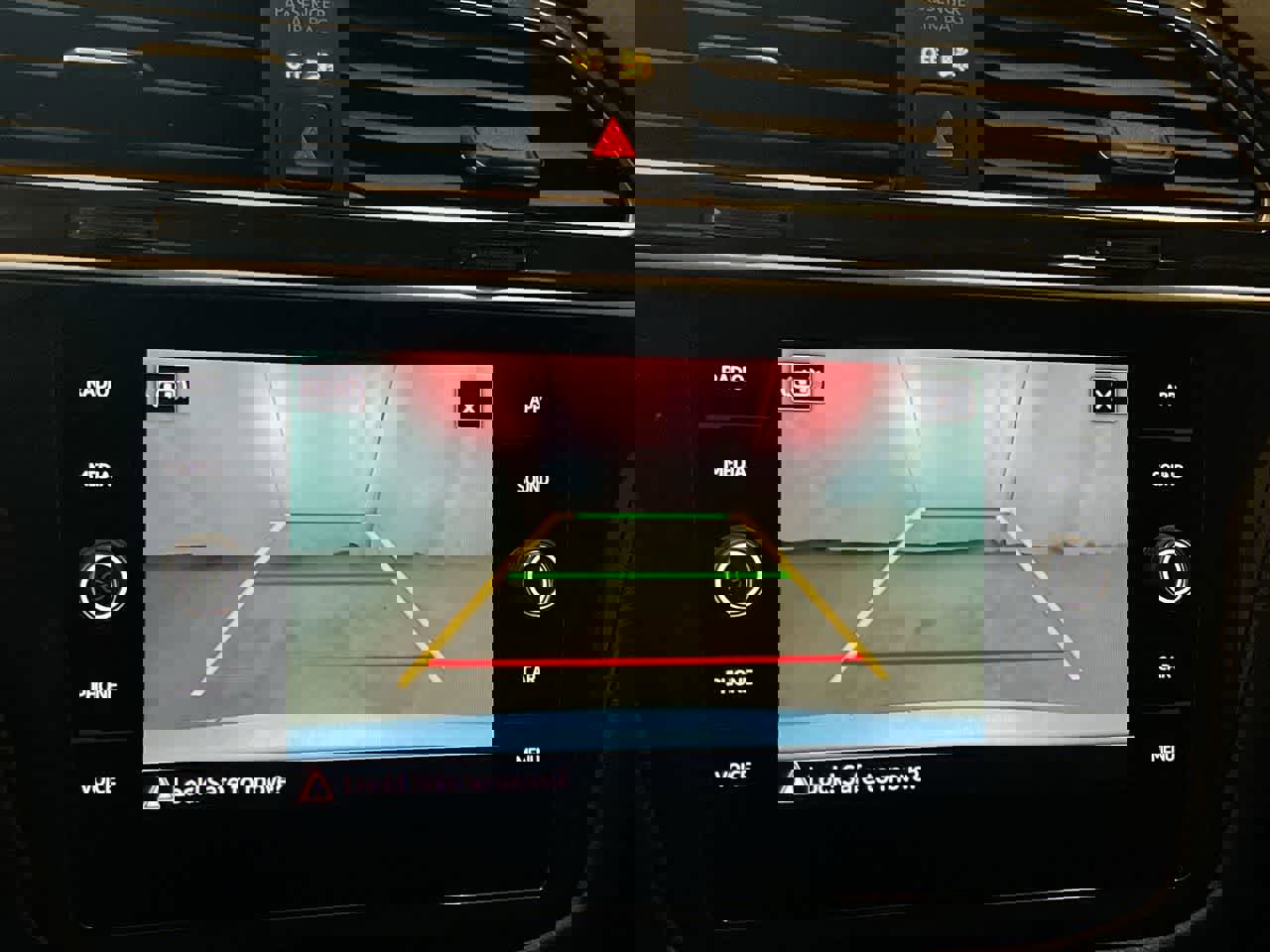 Used 2024 Volkswagen Tiguan SE image 17